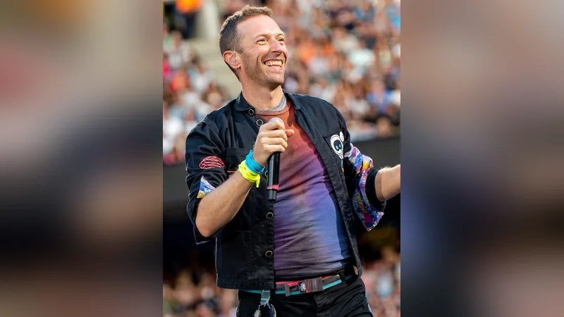Chris Martin dari Coldplay, musical director halftime show final Piala Dunia 2026